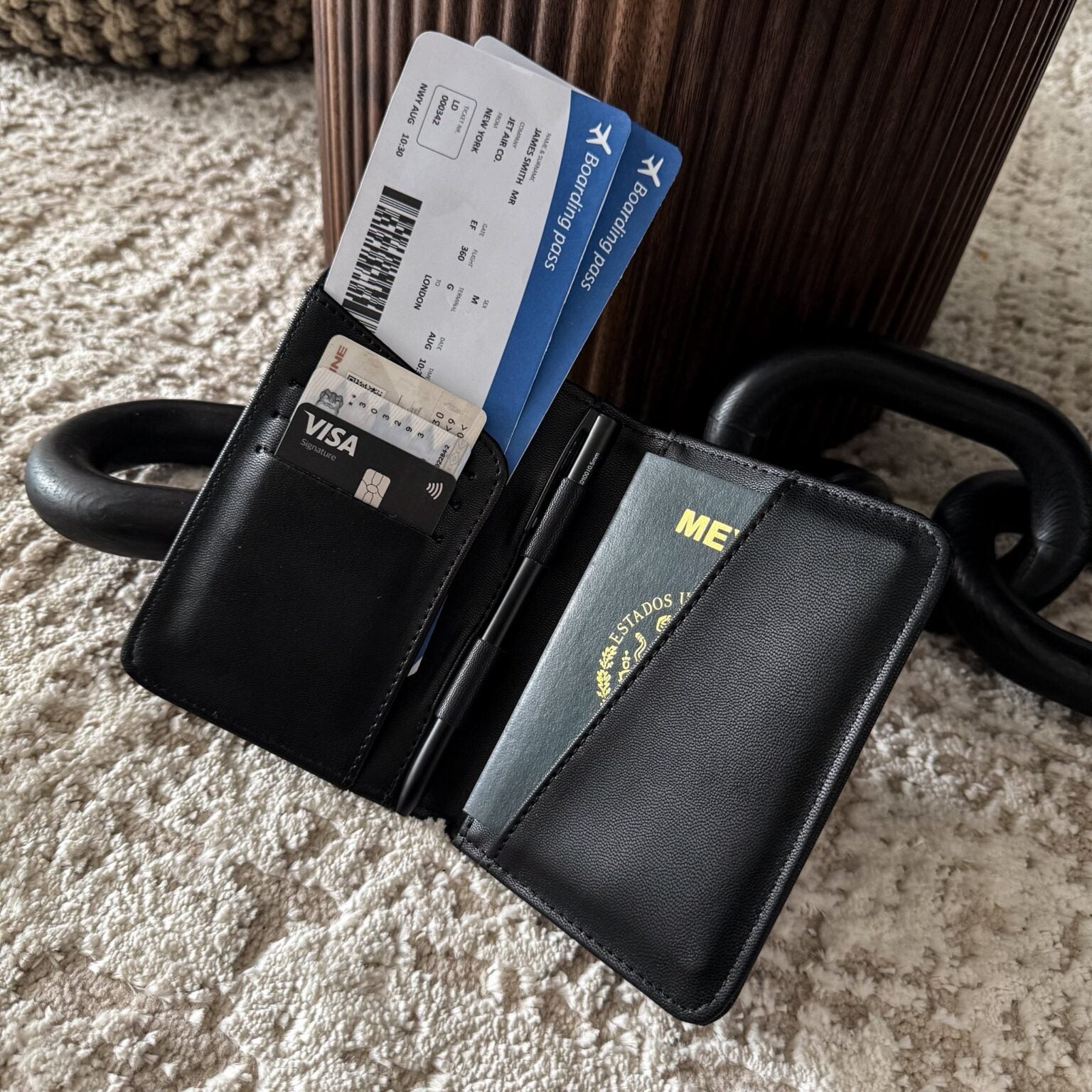 Porta Pasaporte Personal Curve Burgundy