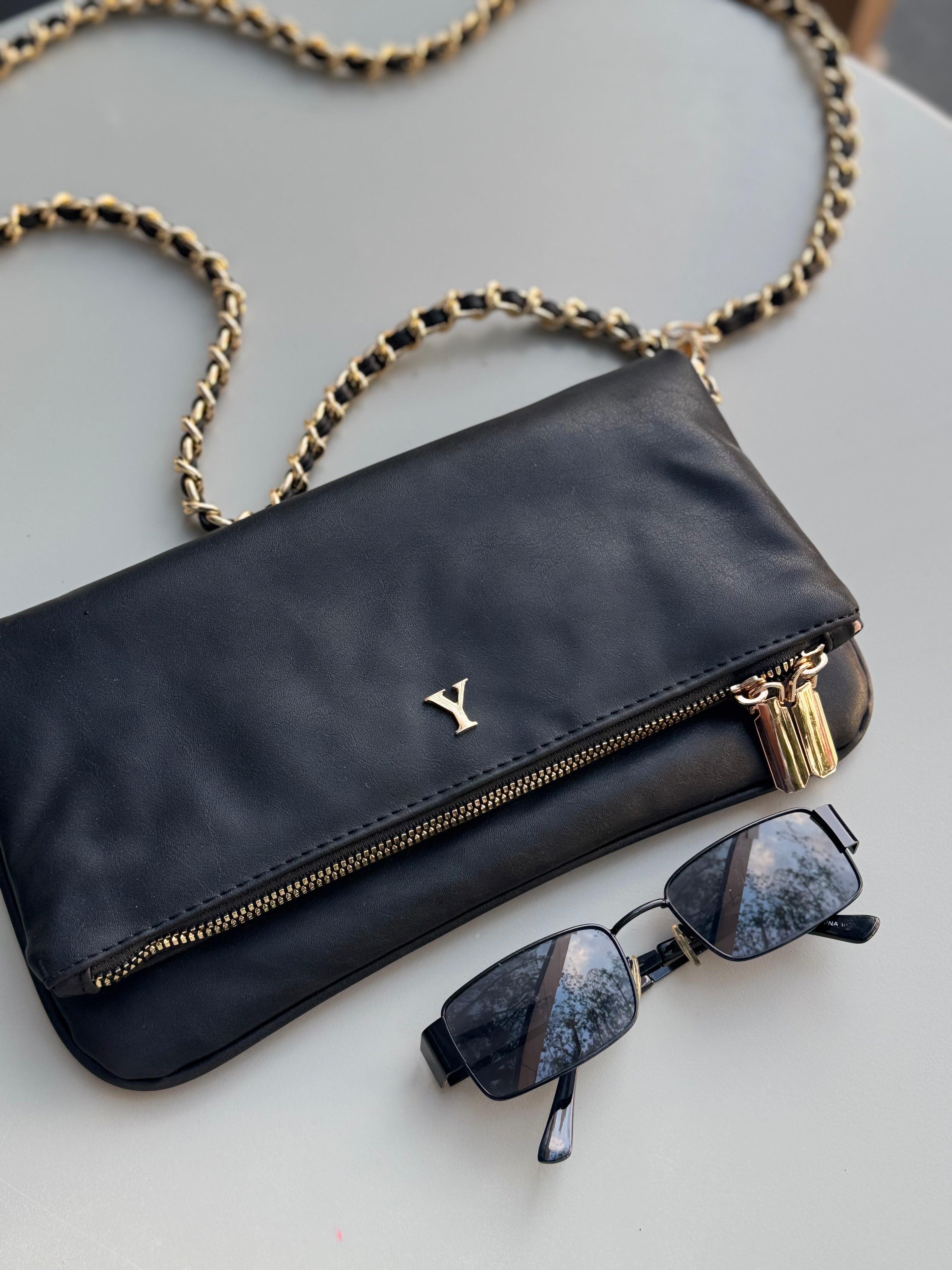 Amora bag black herraje dorado