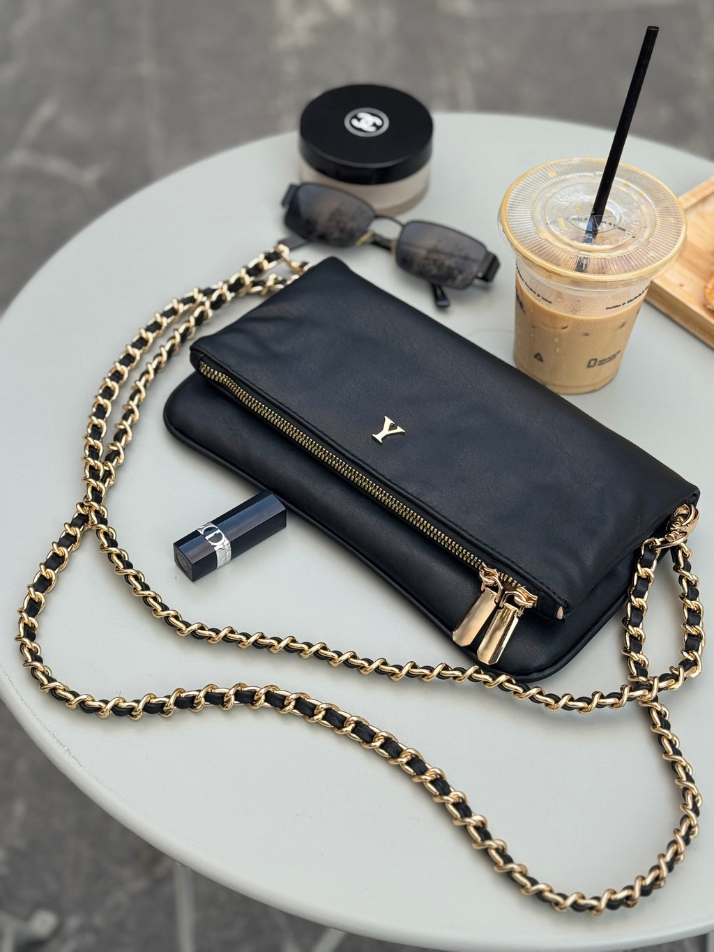 Amora bag black herraje dorado