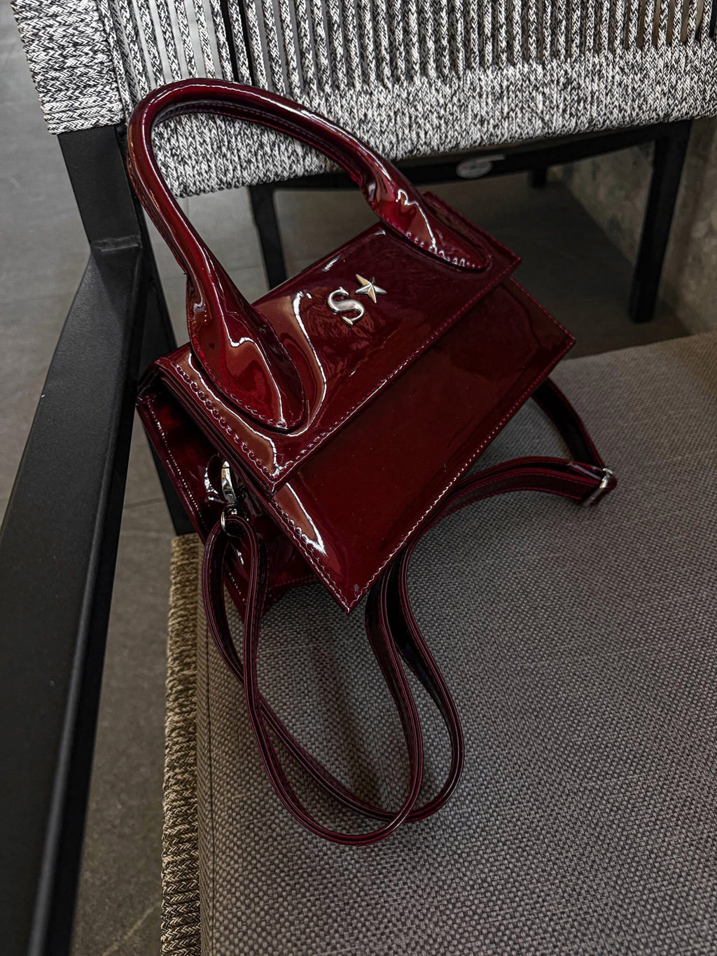 Dione Long Burgundy Shine Herraje Plata