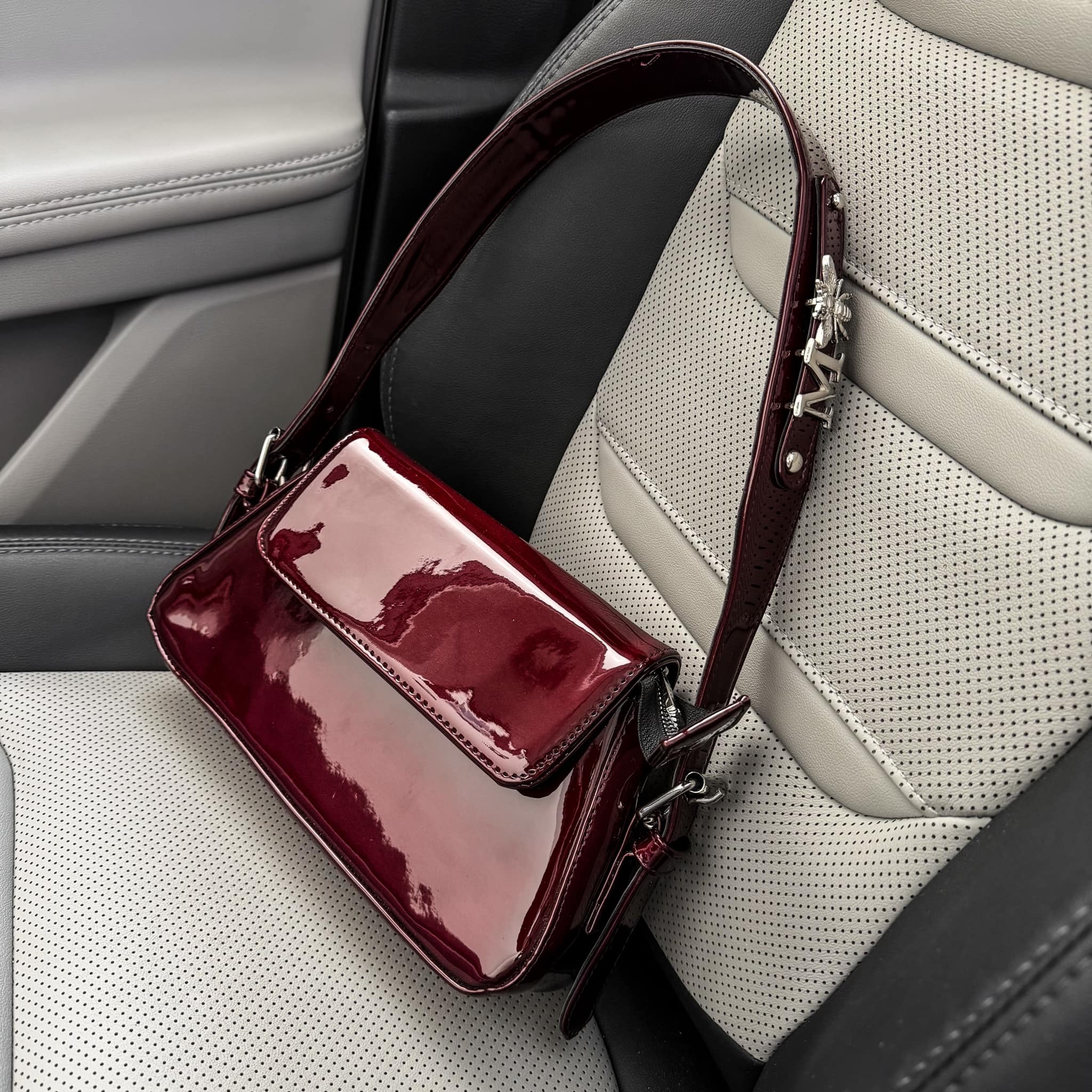 Agni Charol Burgundy + Herraje Plata