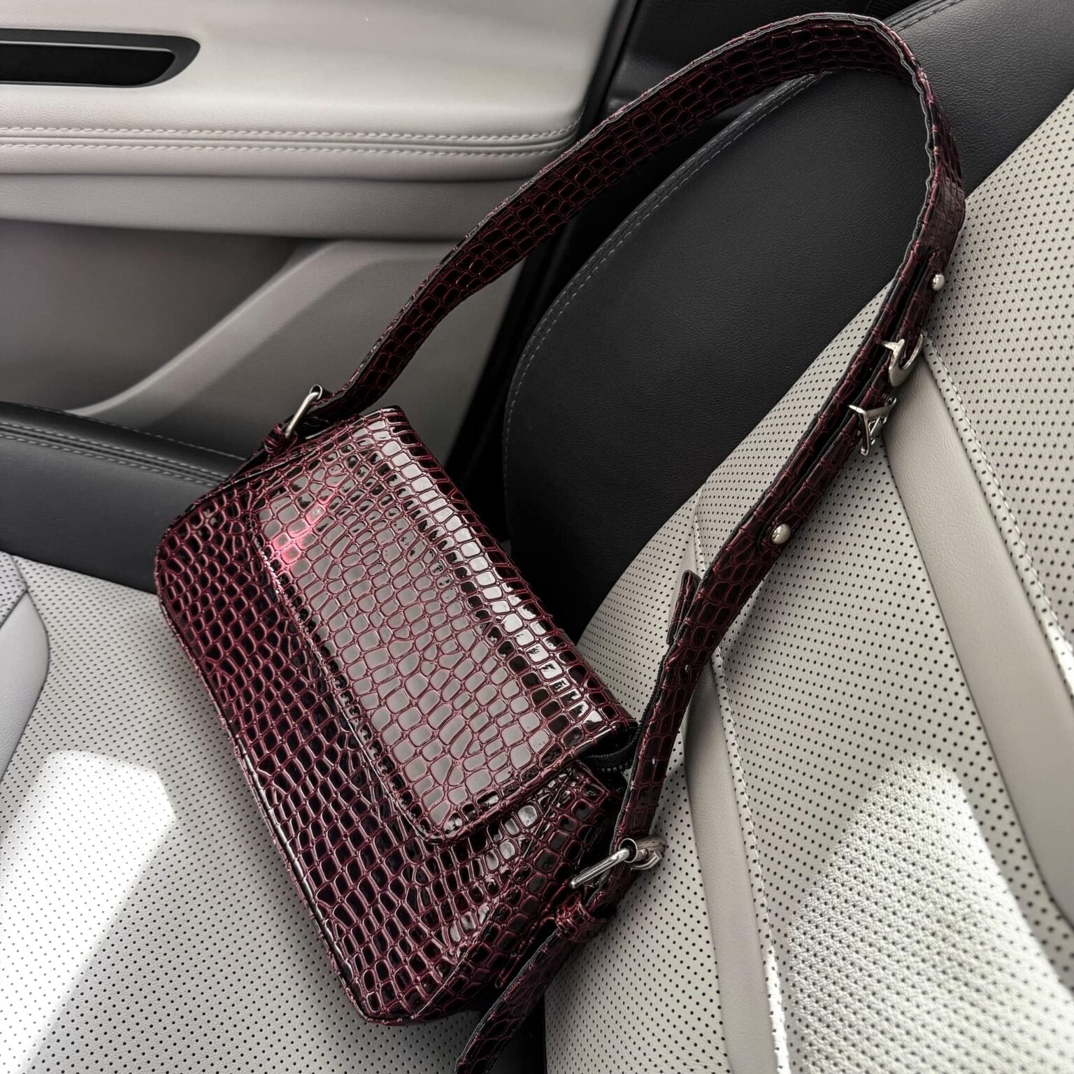 Agnes Croco Burgundy + Herraje Plata