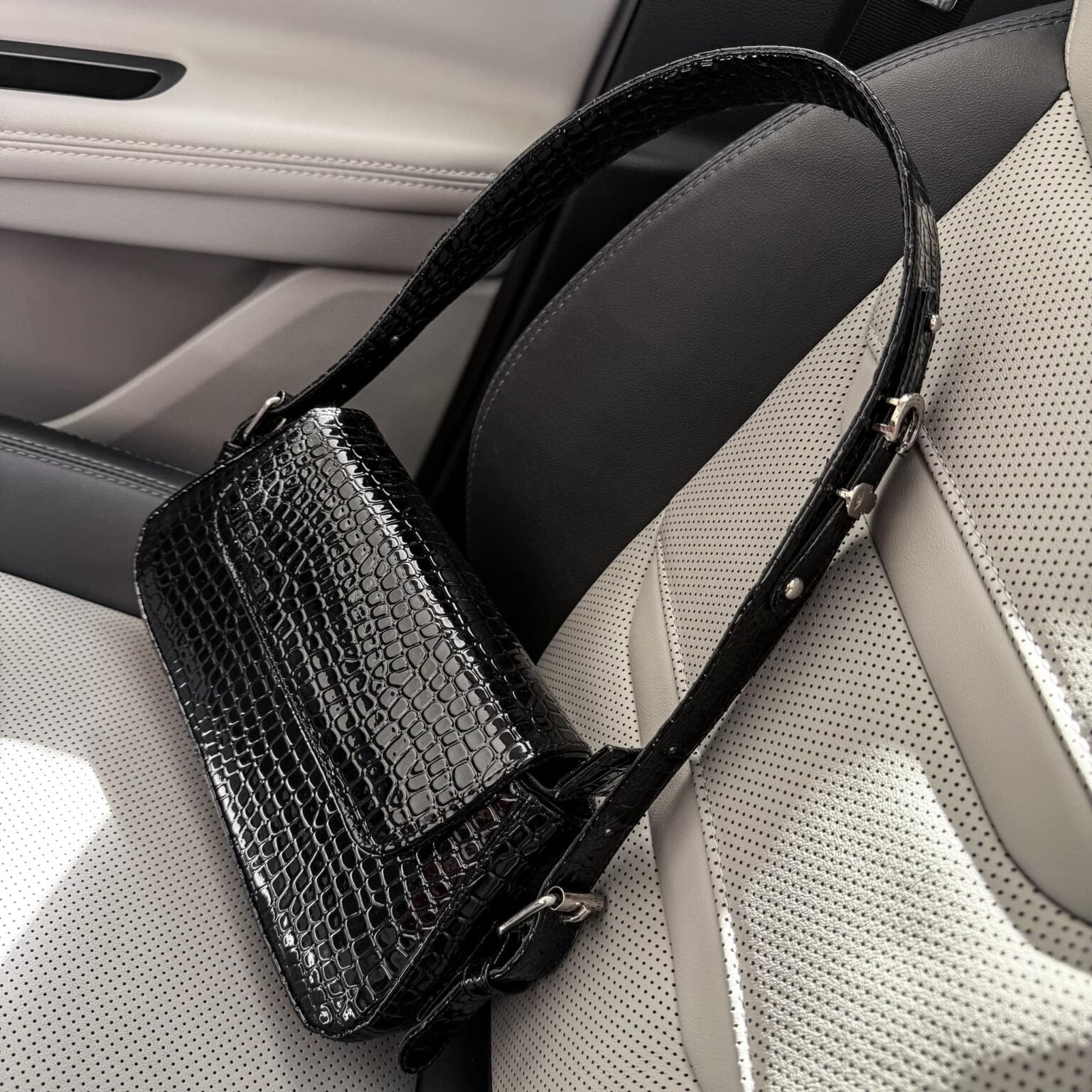 Agnes Y. Croco Negro + Herraje Plata