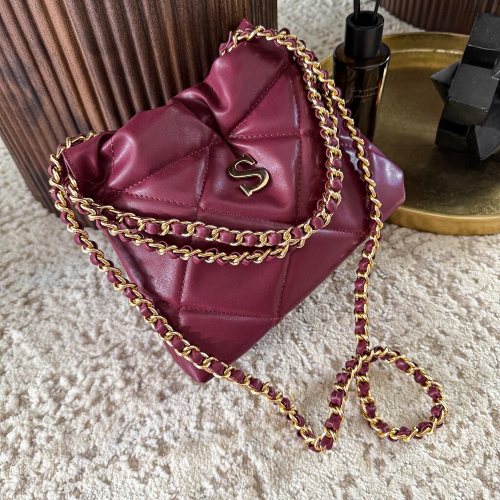 Halo Bag Mini Cadena Oro Color Burgundy