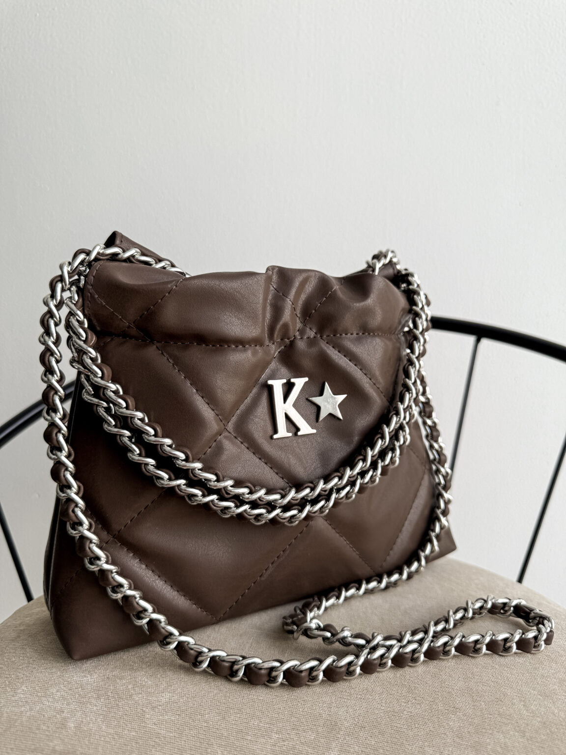 Halo Bag Mini Cadena Plata Color Chocolate