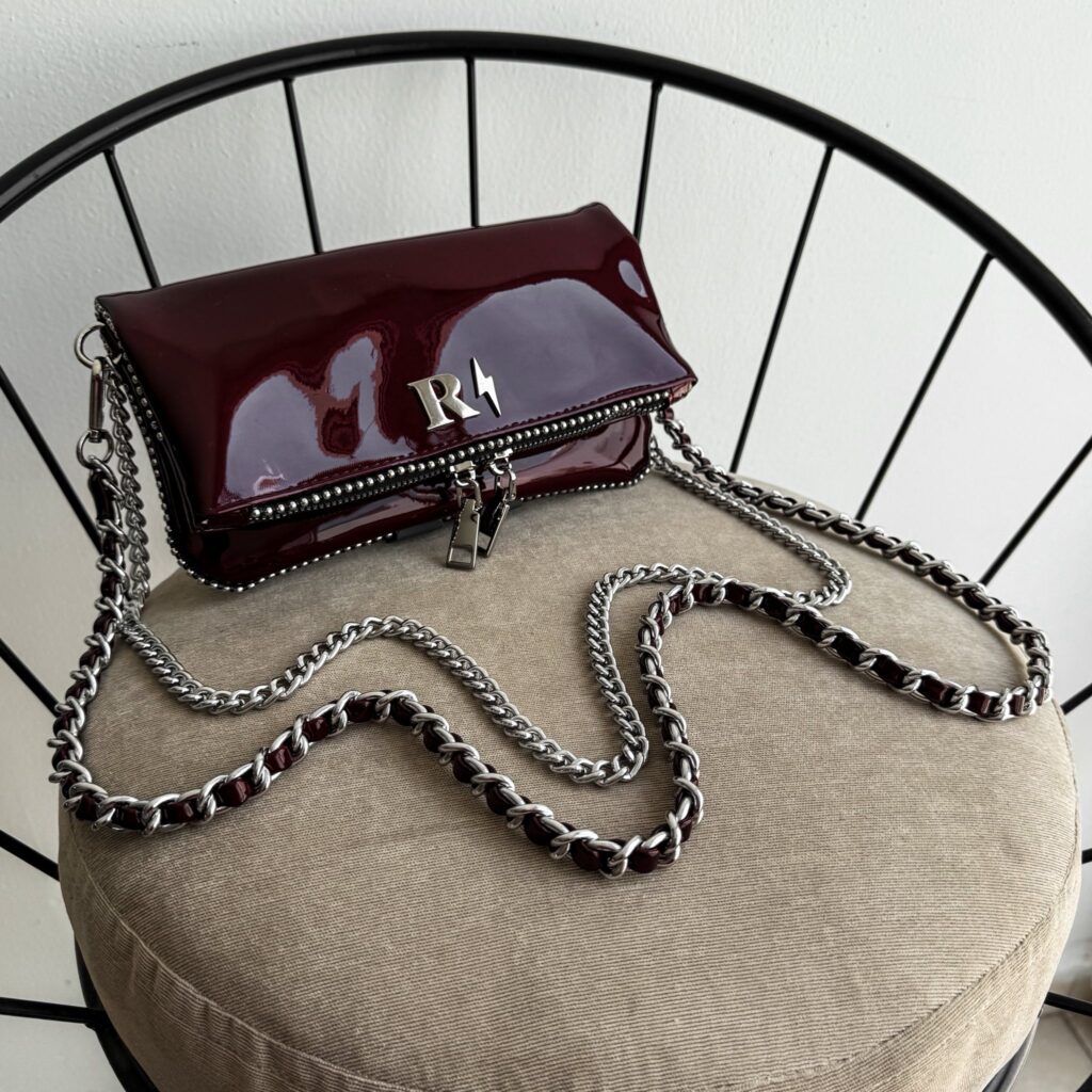 Amora Mini Bag Charol Burgundy Herrajes Plata + Filo De puntos