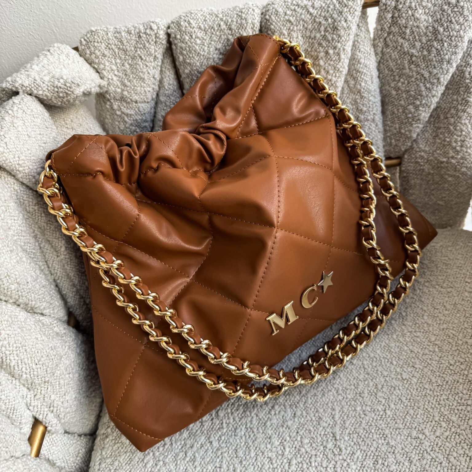 Coco Bag Cadena Oro Color camel