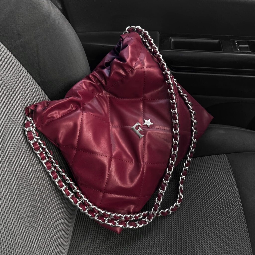 Halo Bag Cadena Plata Color Burgundy