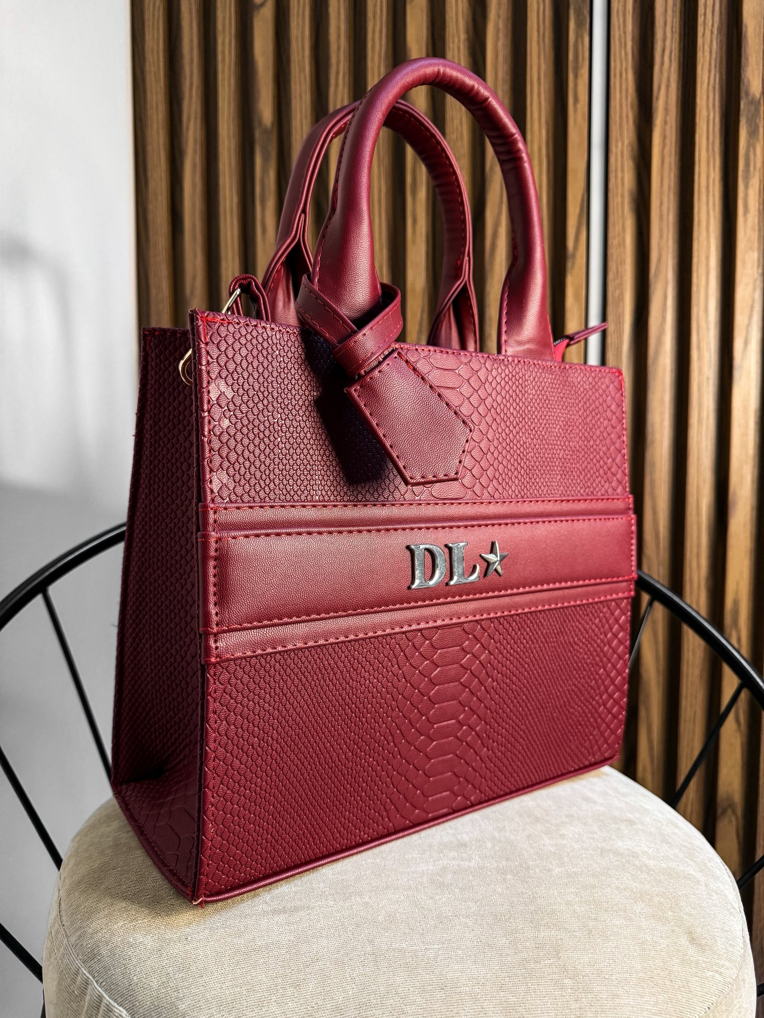 Premium Tote Mediana Tinto (Tag Incluido)  herraje oro
