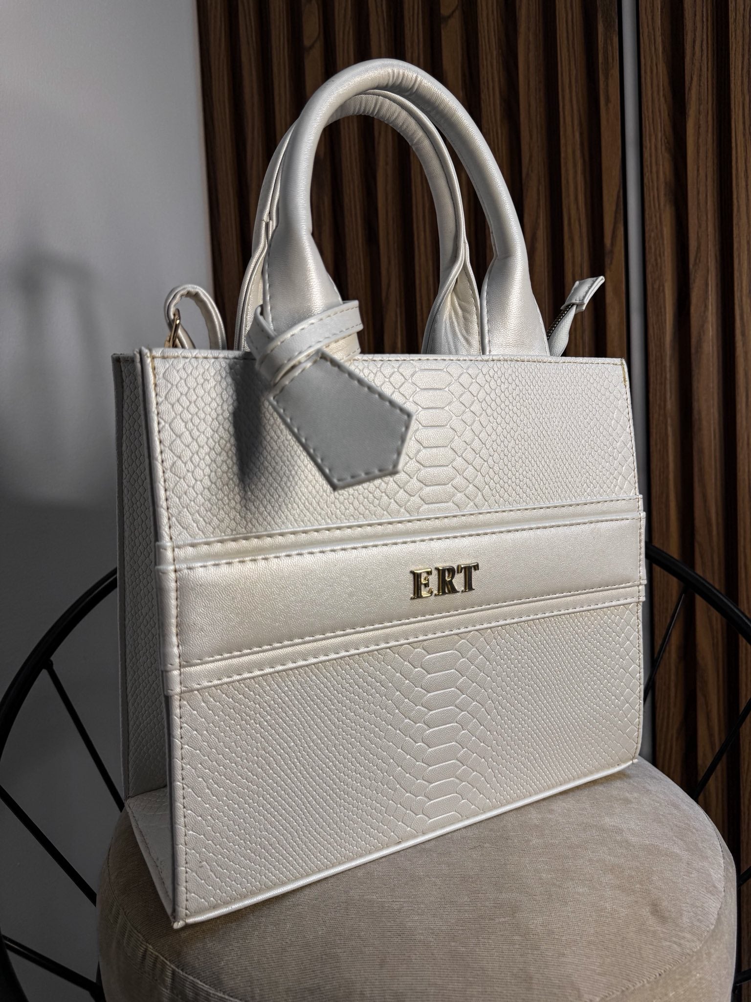 Premium Tote Mediana Blanco Perla (Tag Incluido) herraje oro
