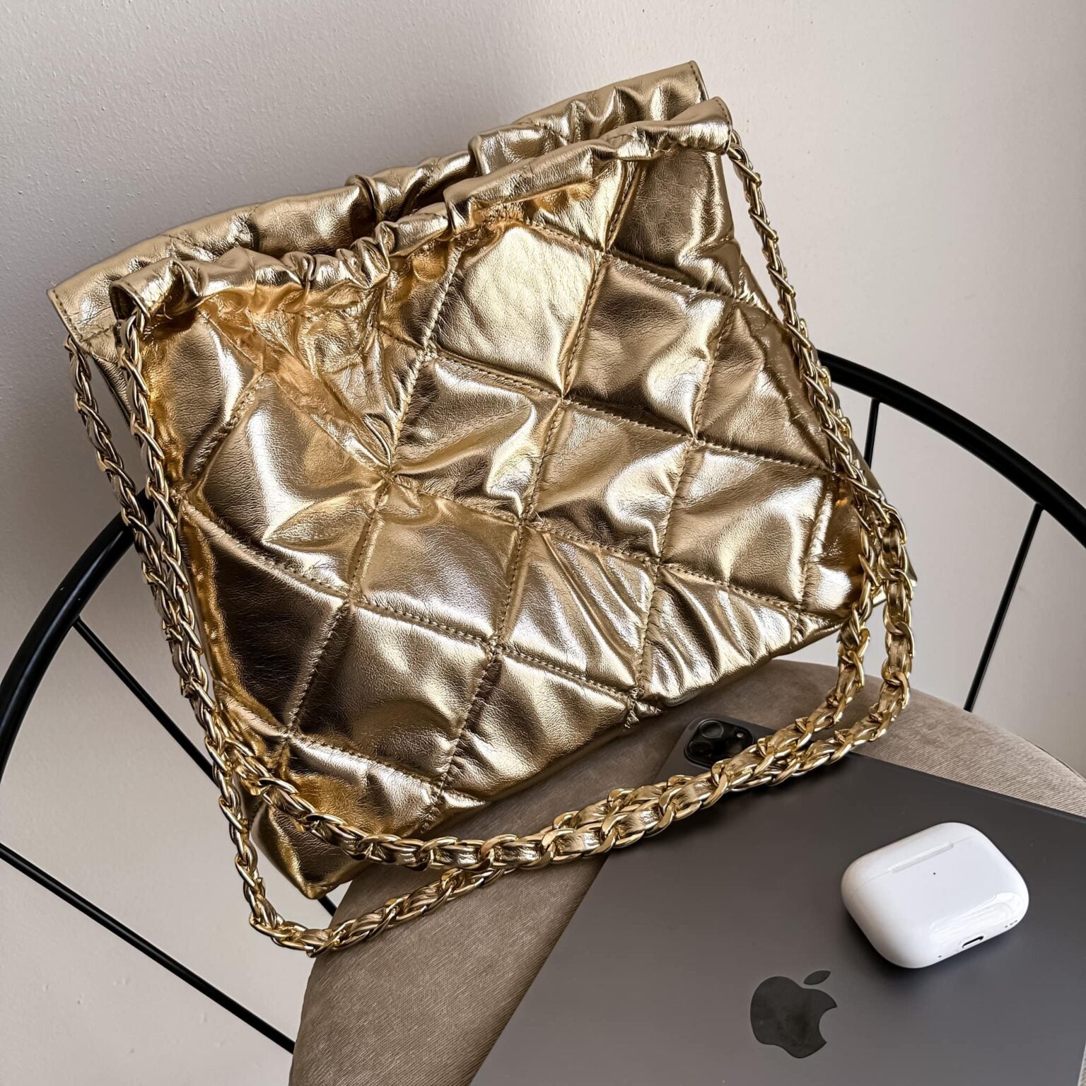 Coco Bag Cadena Oro Color Oro Metálico