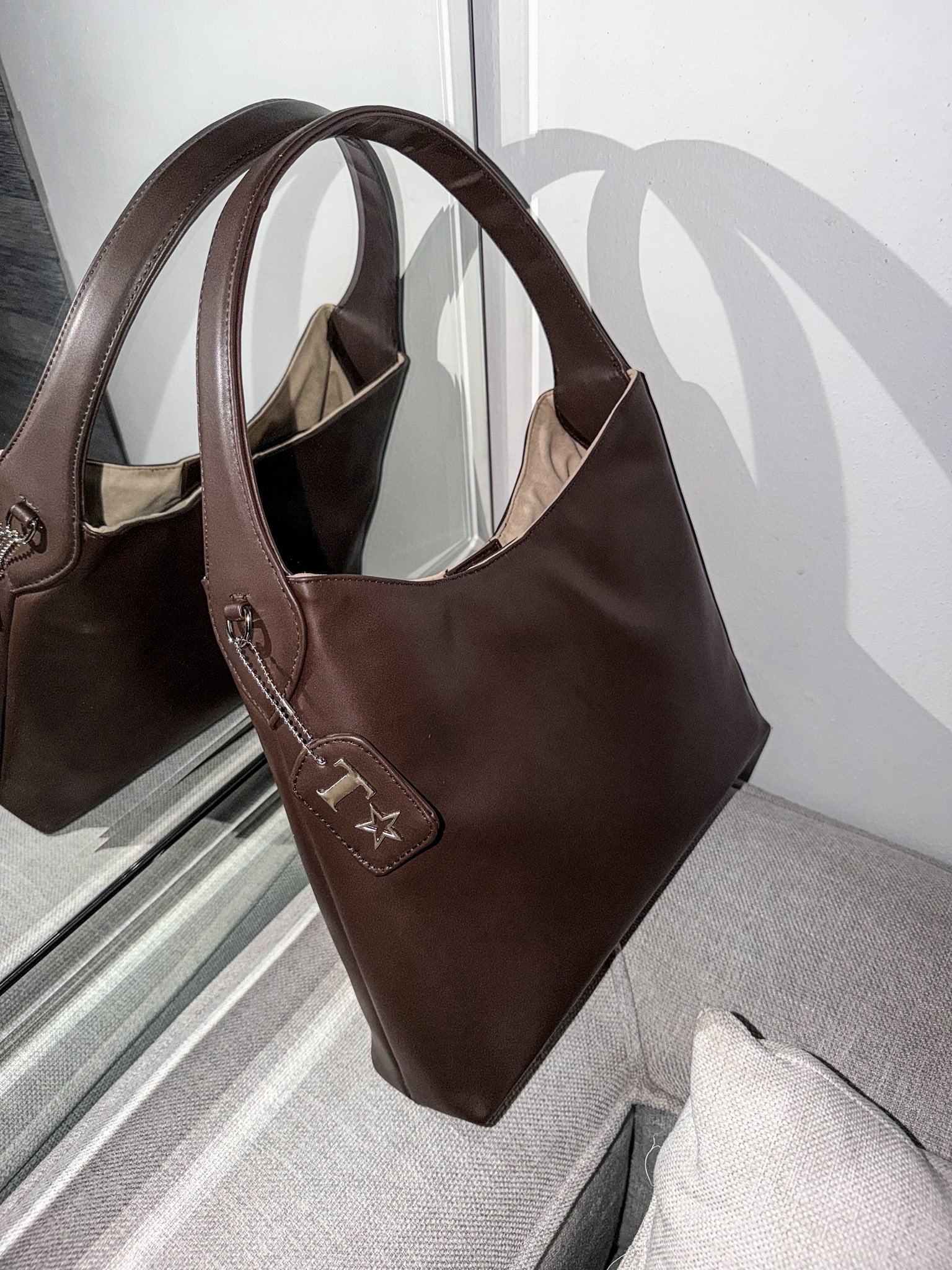 Aura Large Chocolate