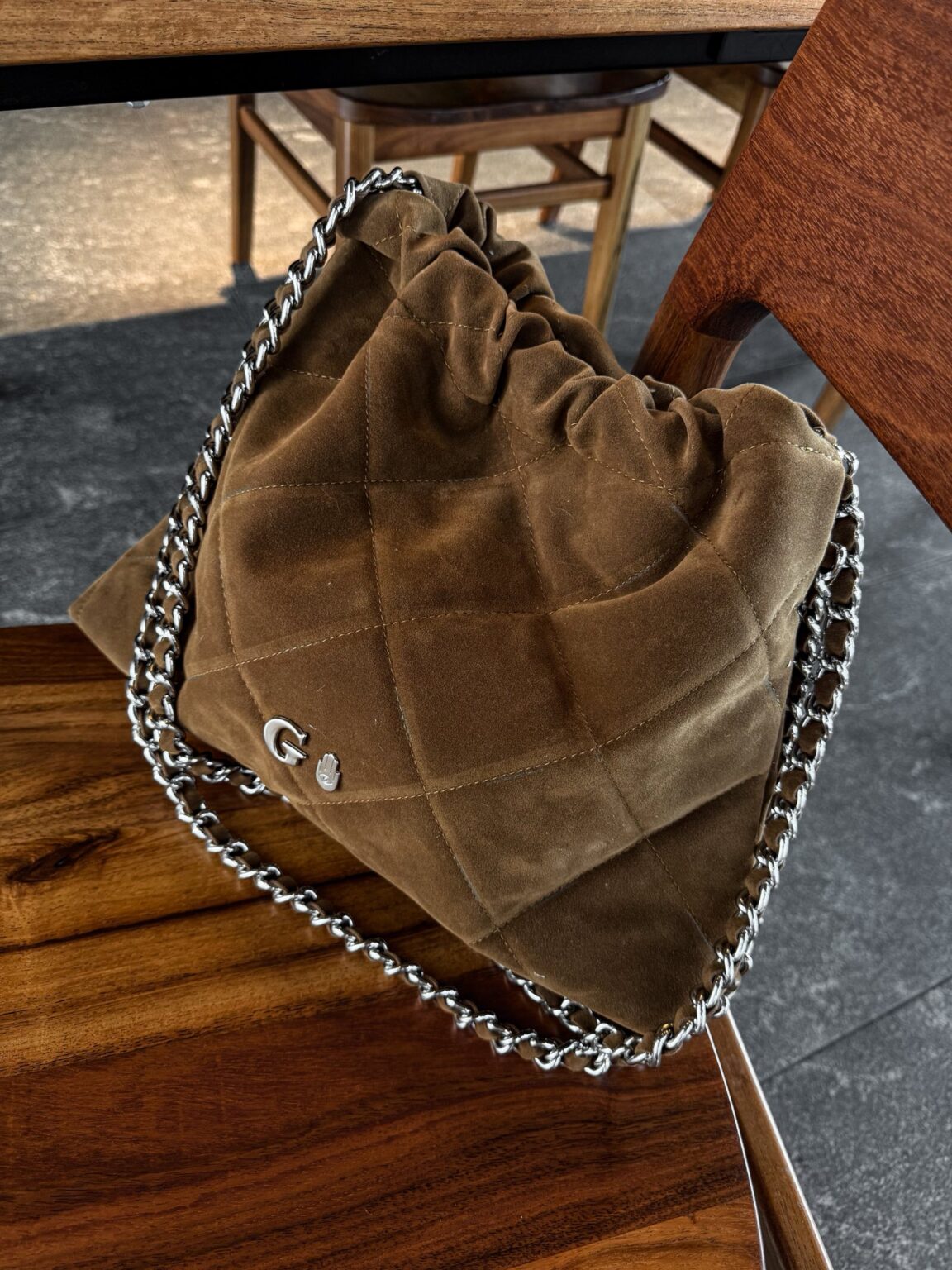 Coco Bag Cadena Plata Color Velvet Camel