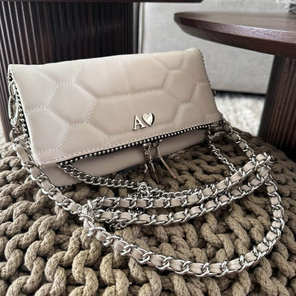 Amora Mini Rock Latte Herrajes Plata + Filo De Puntos