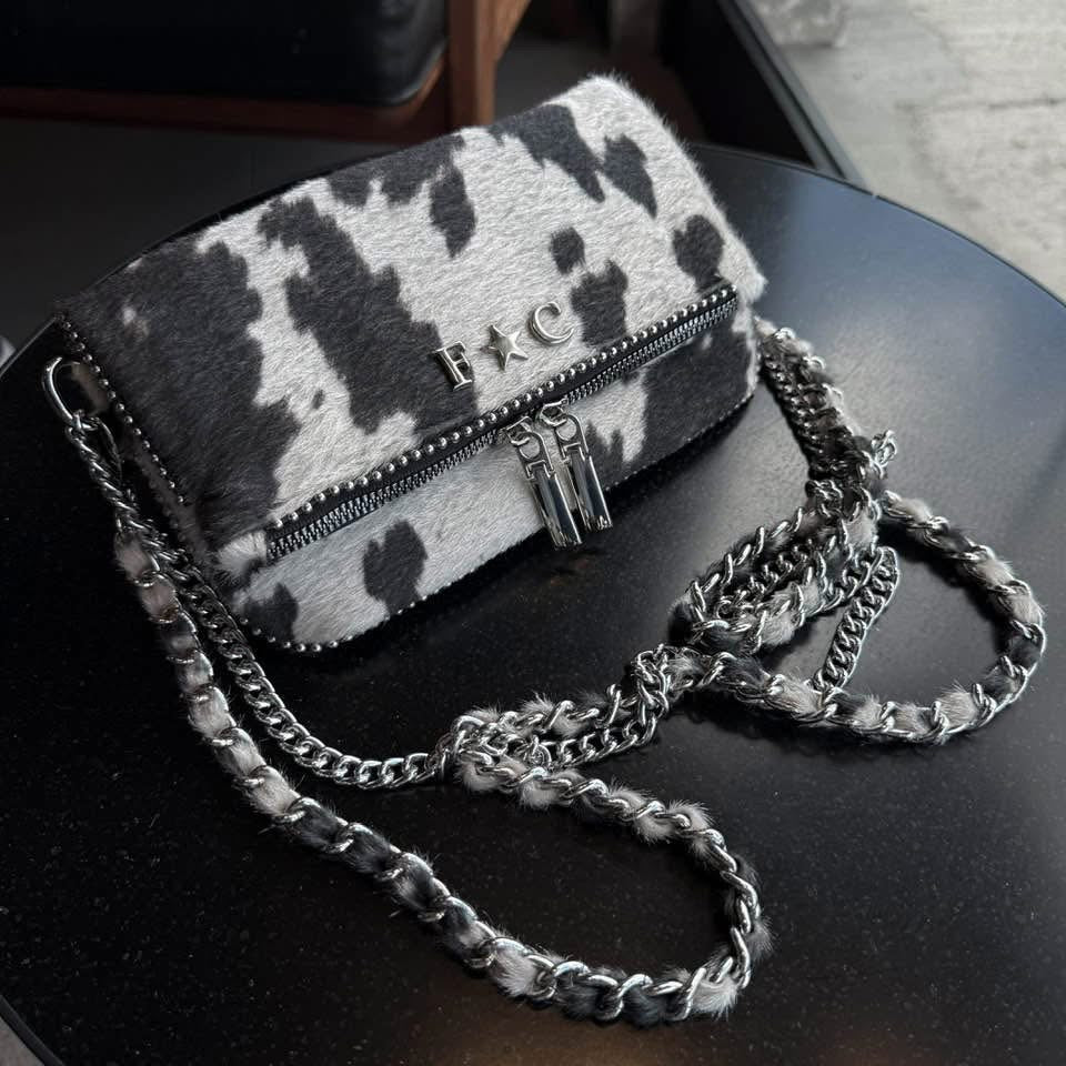Amora Mini Bag Cow Black Herrajes Plata + Filo De puntos