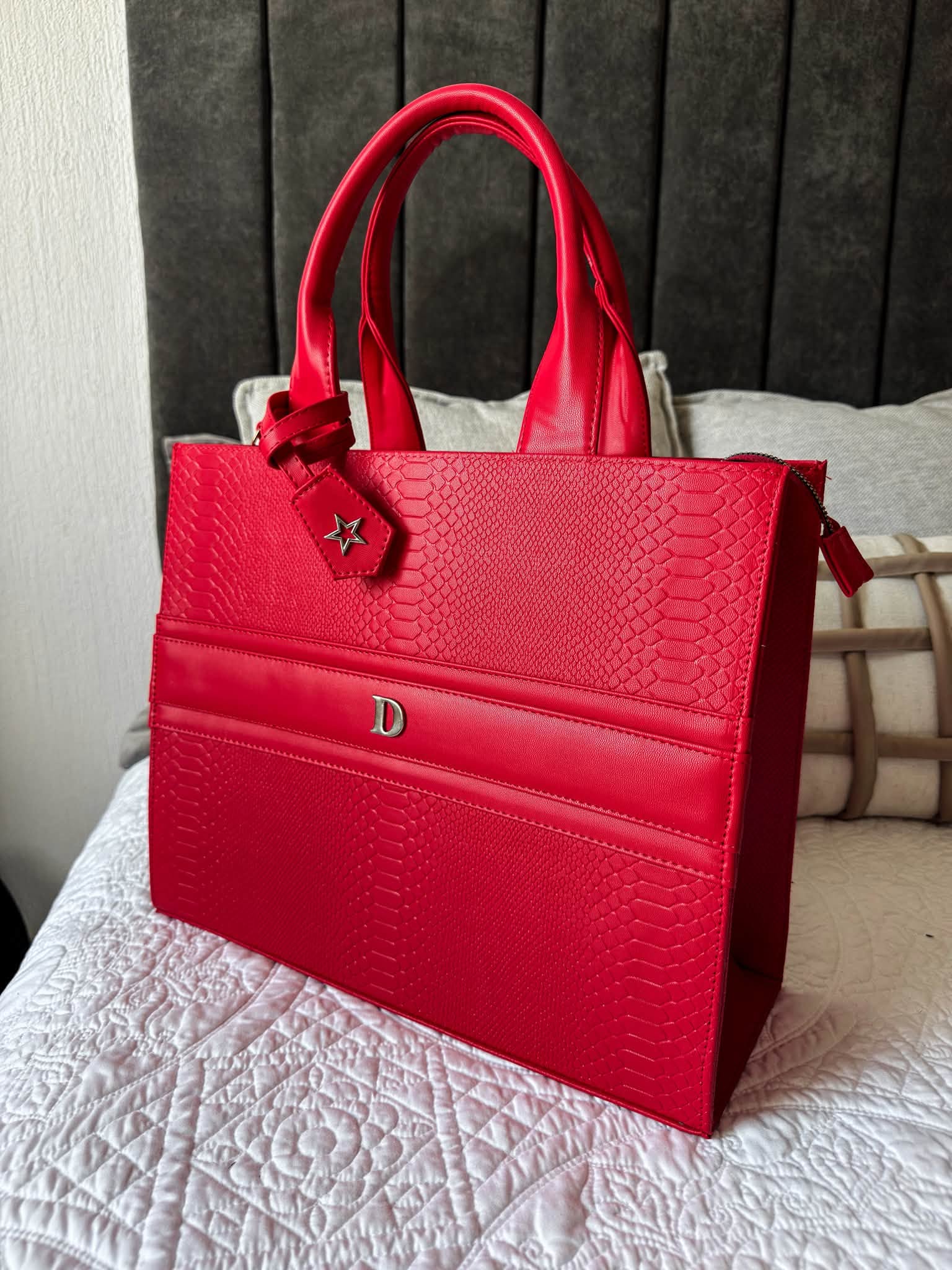 Premium GRANDE Tote Ferrari (Tag Incluido) herraje oro