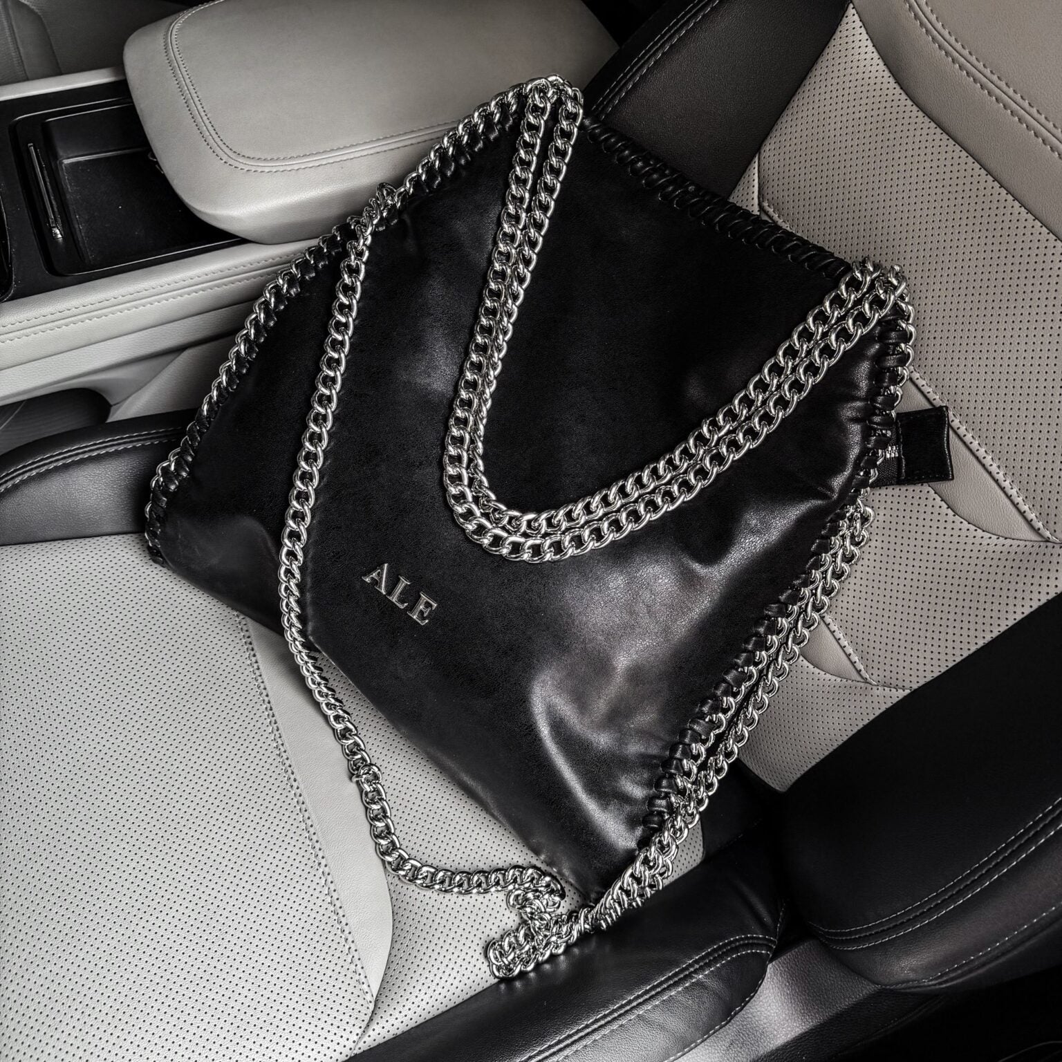 Kyra Negra Herrajes Plata