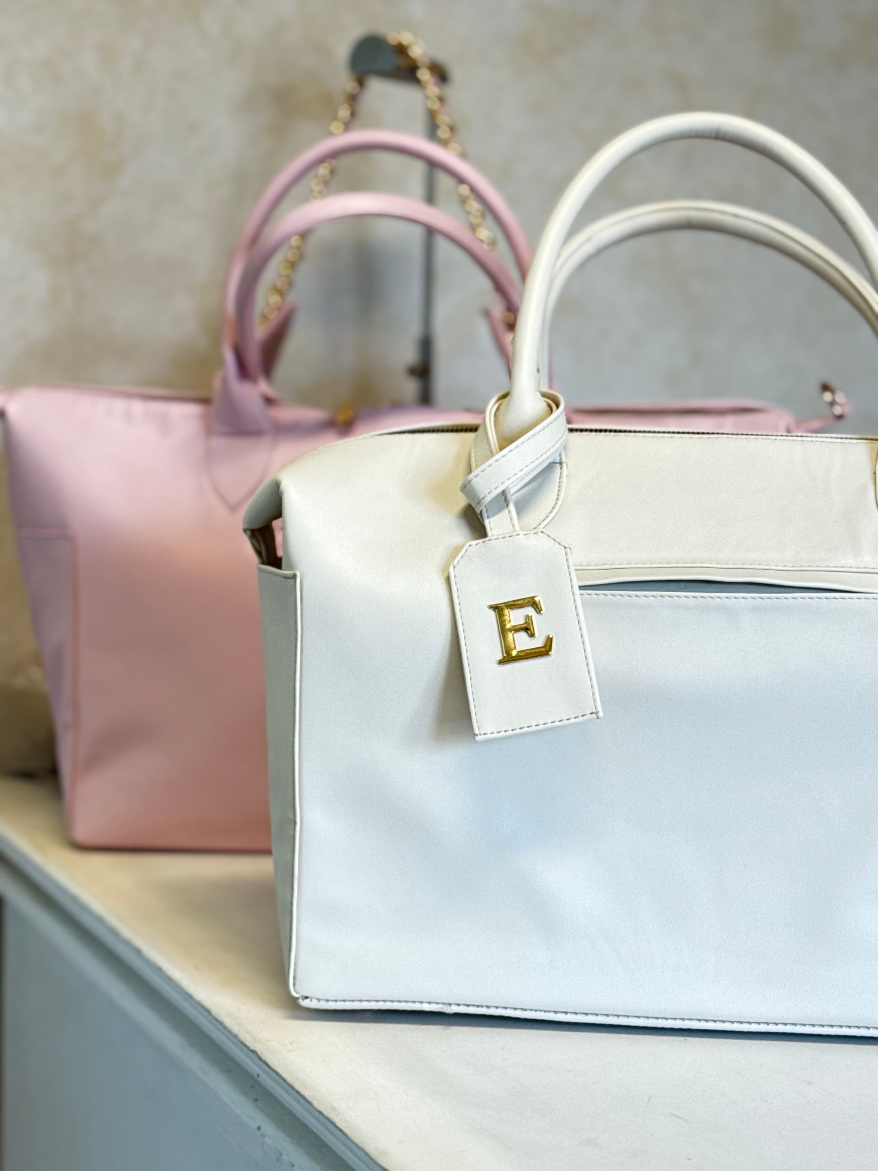Pañalera Baby Bag Latte Herraje Oro- textura lisa