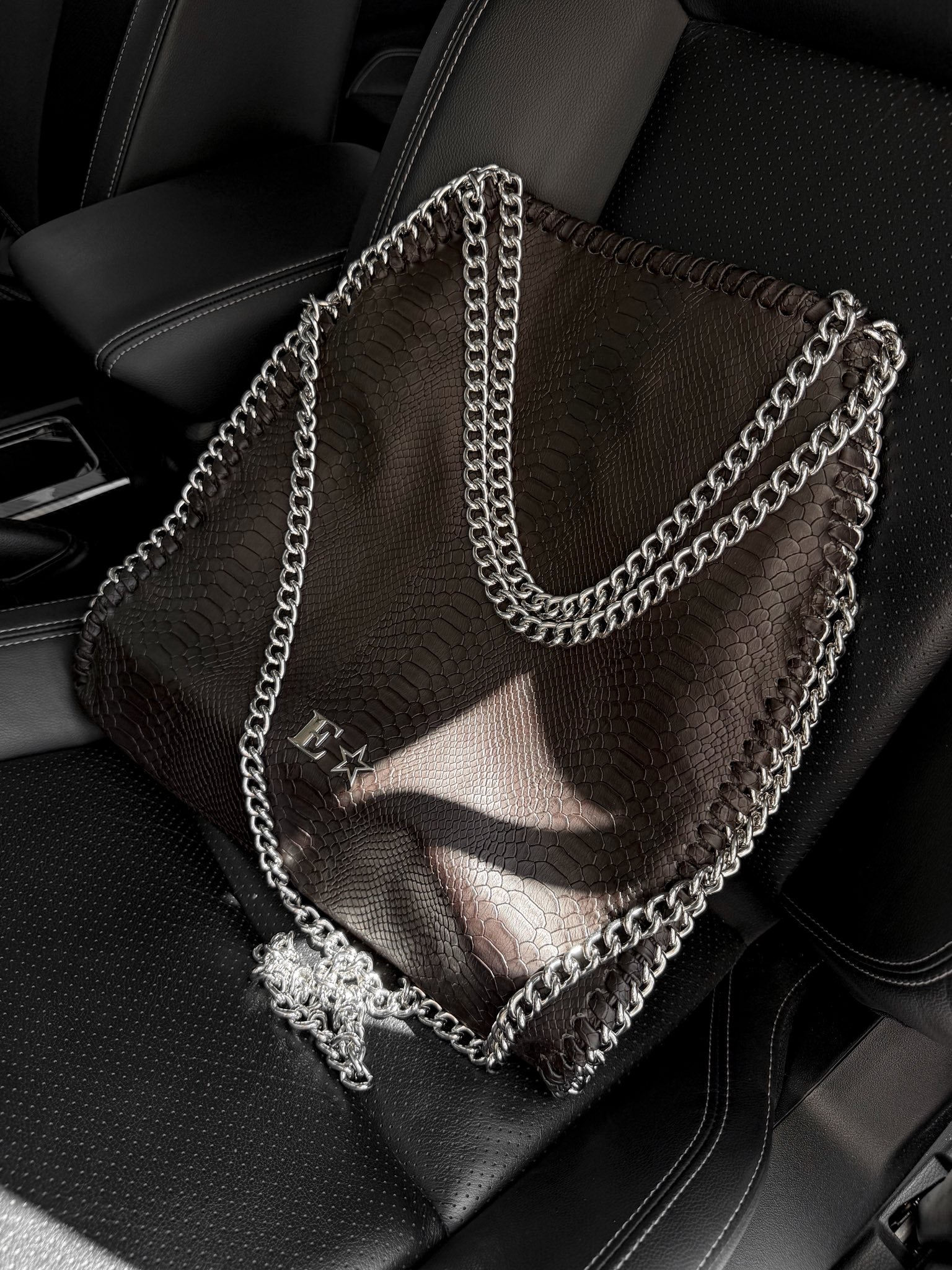 Kyra Pitón Dark Chocolate – Herrajes Plata