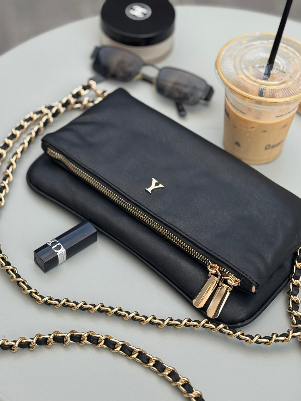 Amora bag black herraje dorado