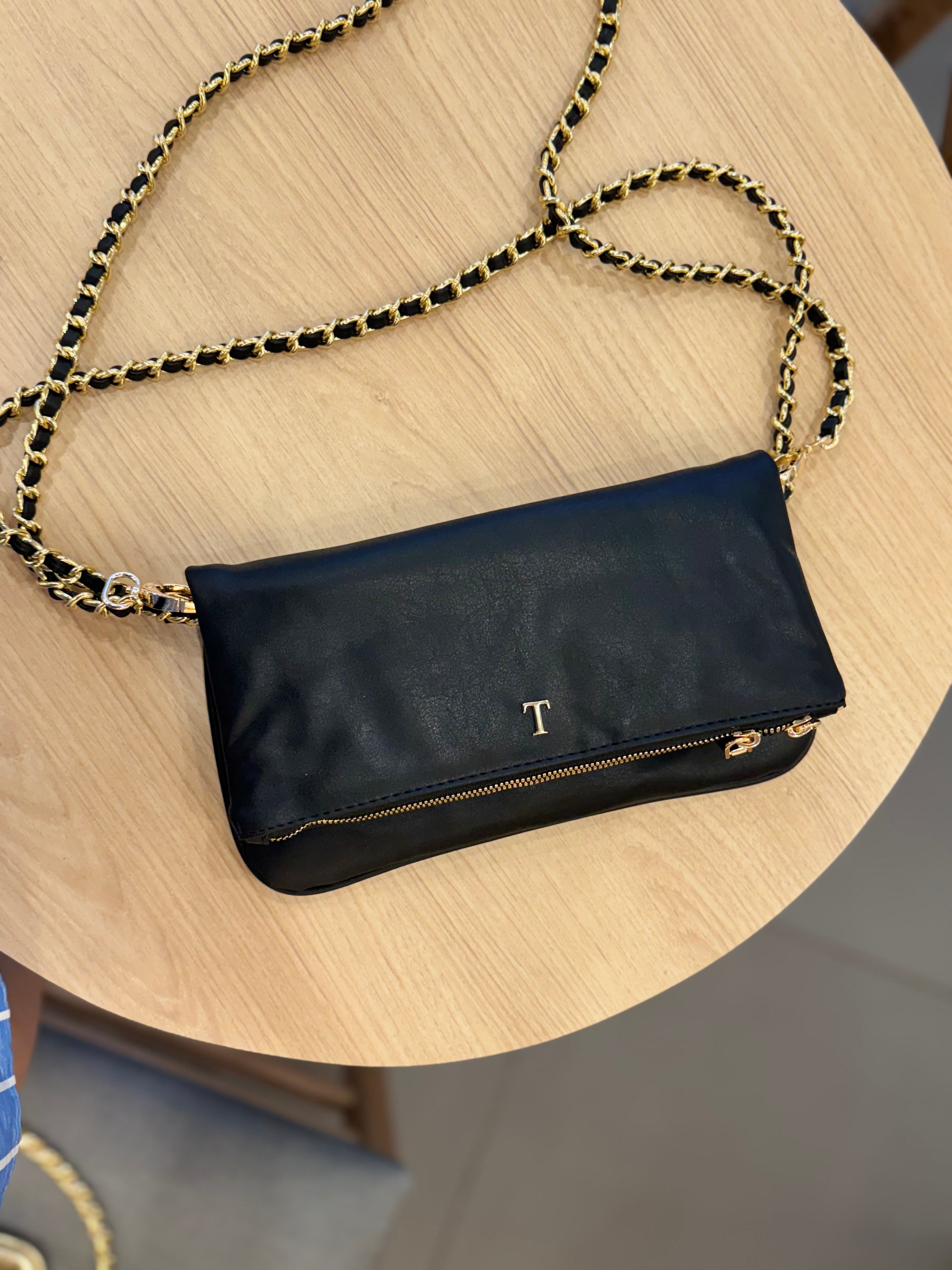 Amora bag black herraje dorado