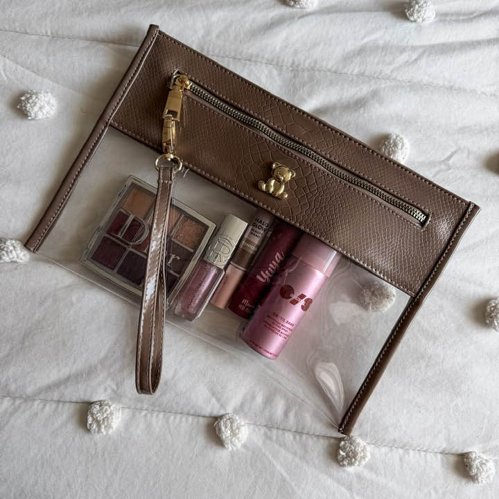 Cosmetiquera Clutch Pitón Charol Chocolate