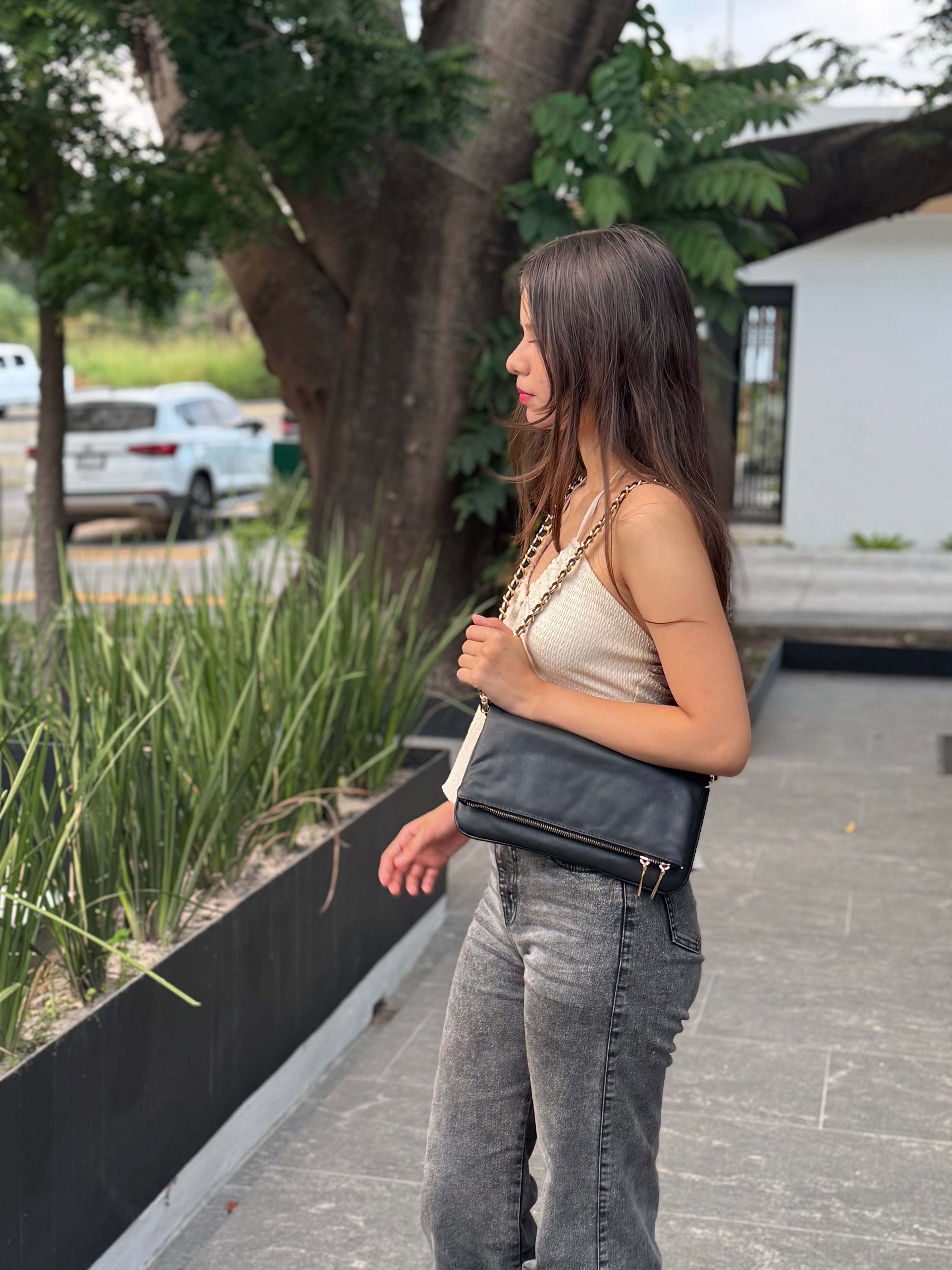 Amora bag black herraje dorado