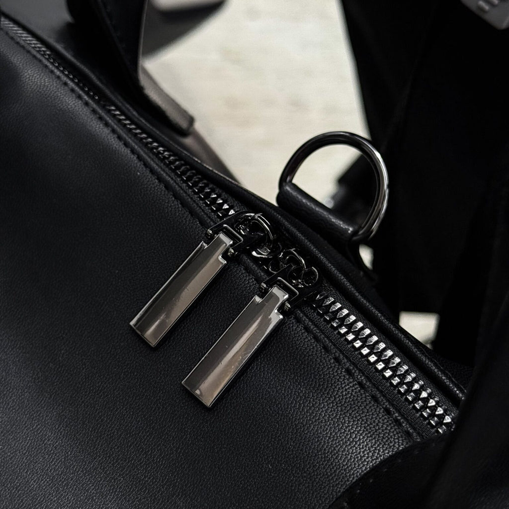 Pañalera Baby Bag Pitón Negro Herraje Negro