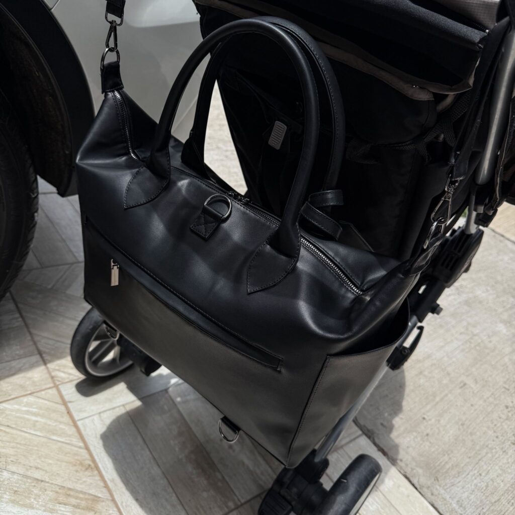 Pañalera Baby Bag Pitón Negro Herraje Negro