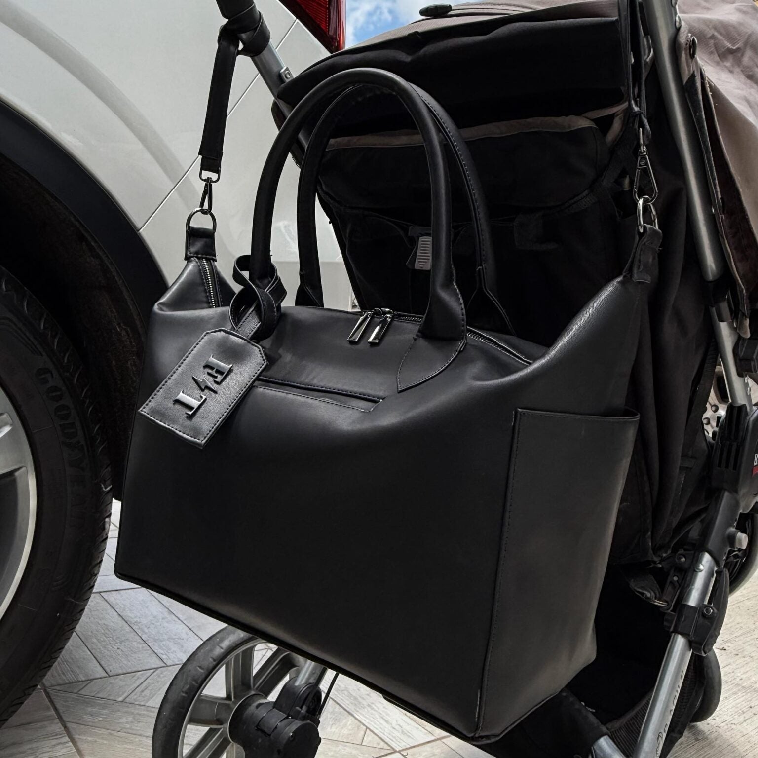 Pañalera Baby Bag Pitón Negro Herraje Negro