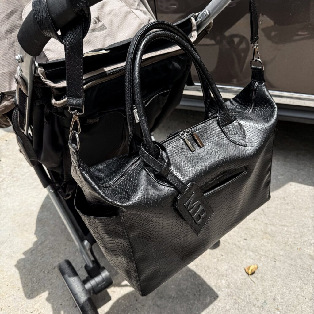 Pañalera Baby Bag Pitón Negro Herraje Negro