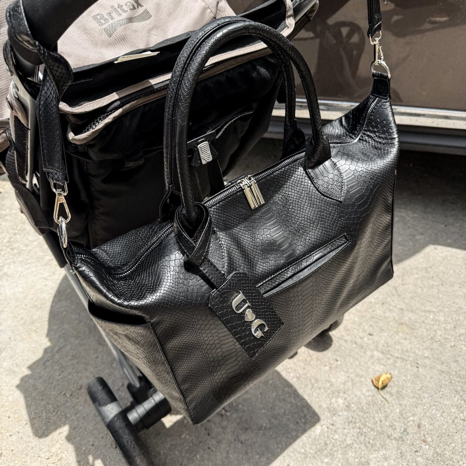 Pañalera Baby Bag Pitón Negro Herraje Plata