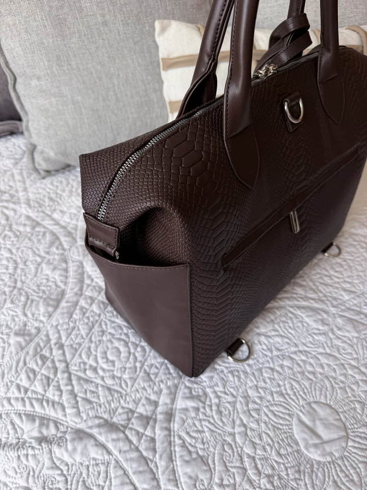 Pañalera Baby Bag Pitón Chocolate Herraje Plata