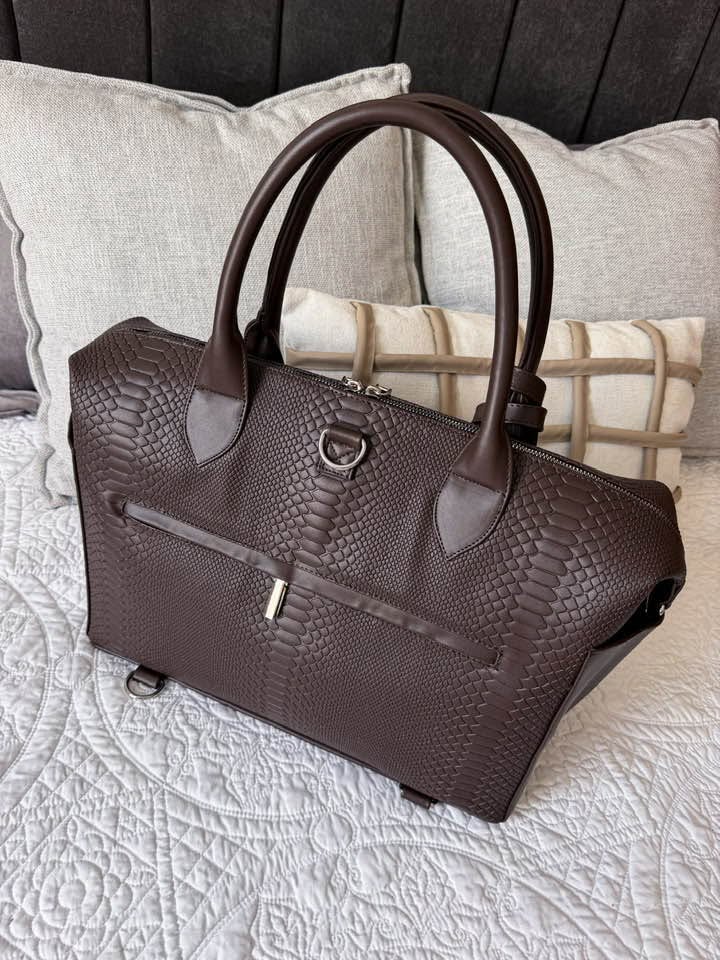 Pañalera Baby Bag Pitón Chocolate Herraje Plata