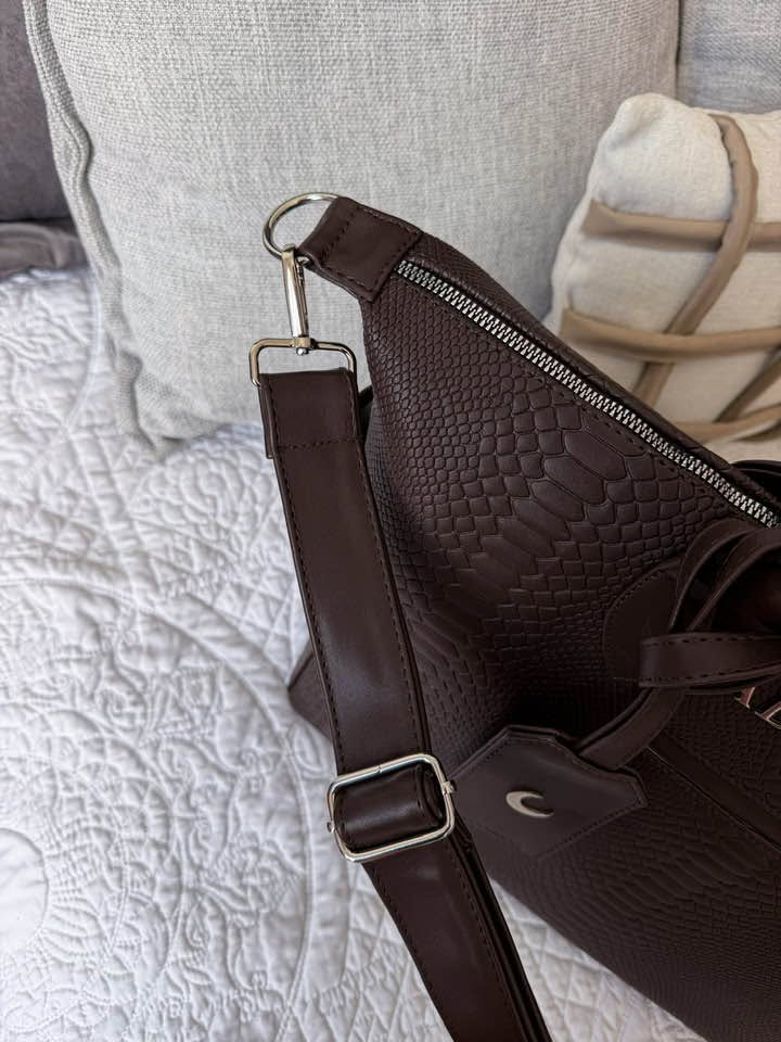 Pañalera Baby Bag Pitón Chocolate Herraje Plata
