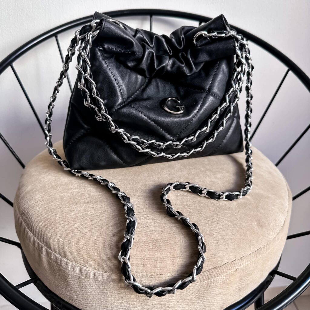 Halo Bag Mini Cadena Plata Color Negro