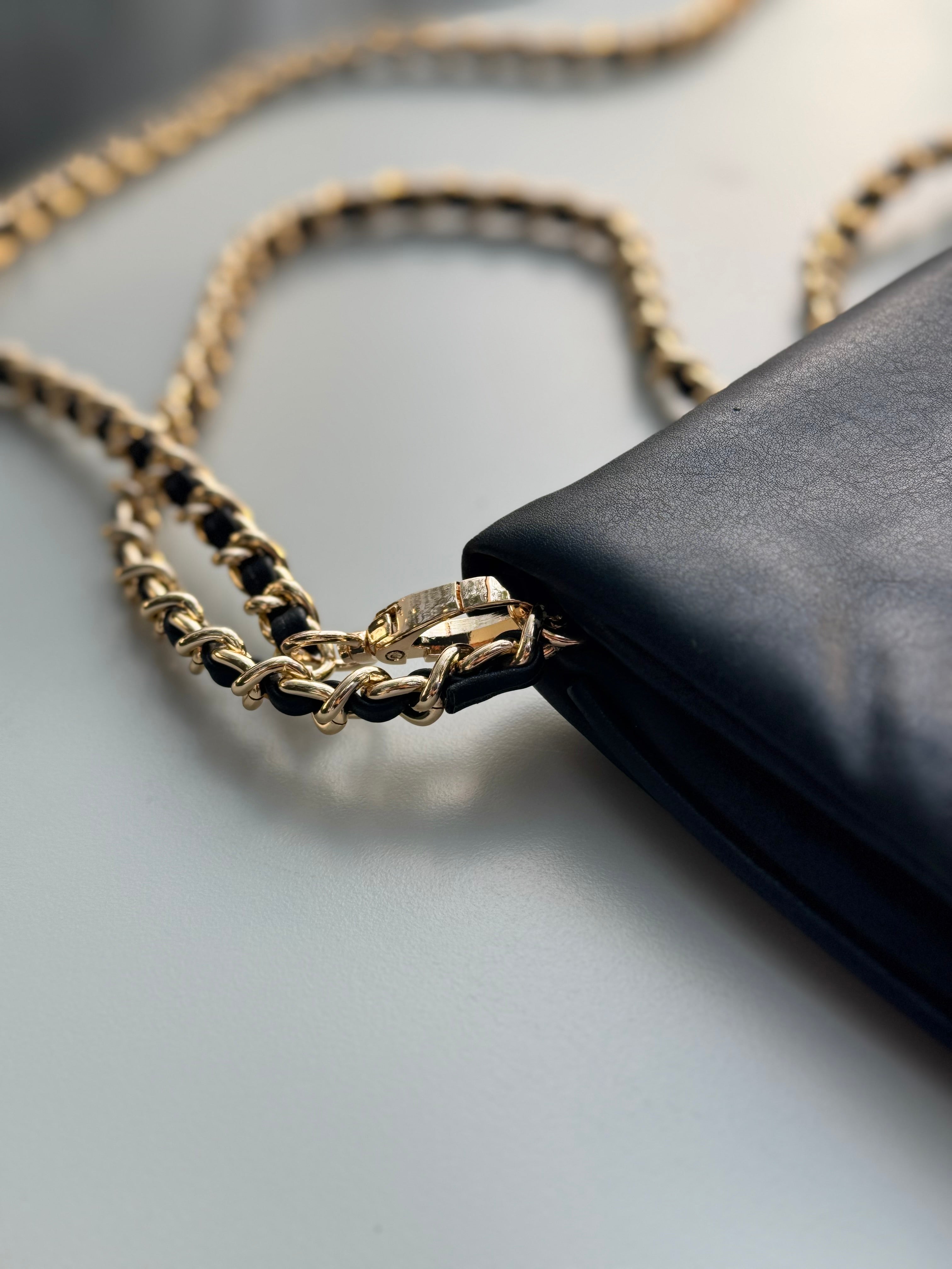 Amora bag black herraje dorado