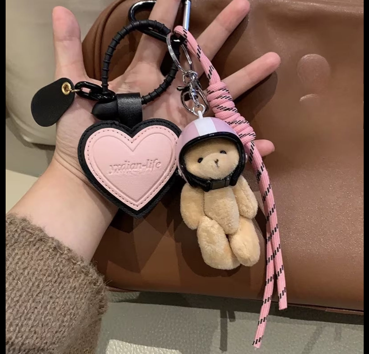 Charms para bolso de Osito con casco