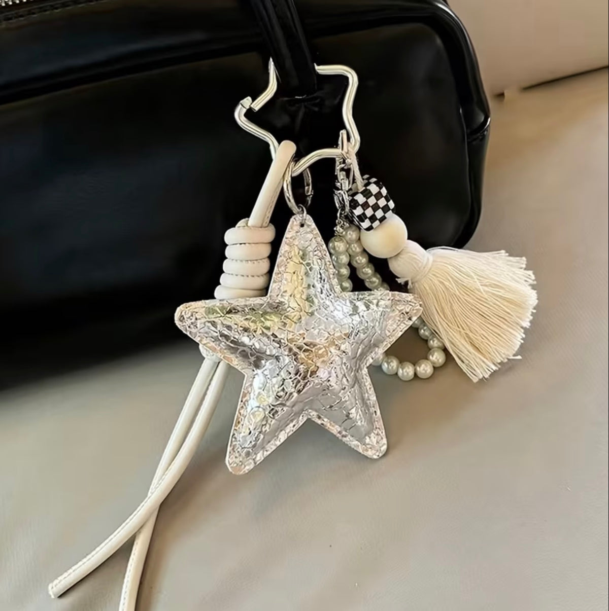 Charm estrella plata con borla