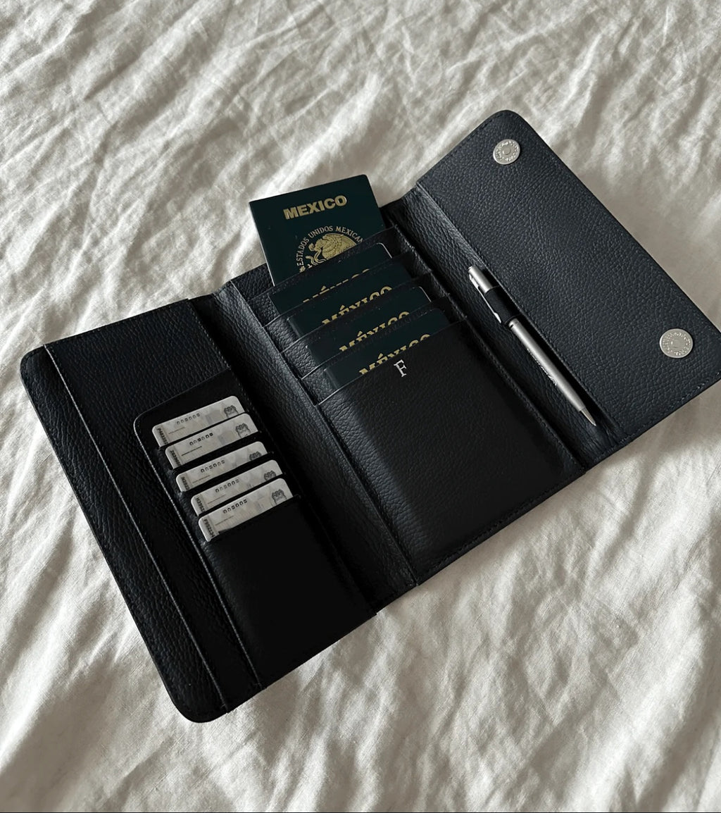 Porta pasaporte familiar latte
