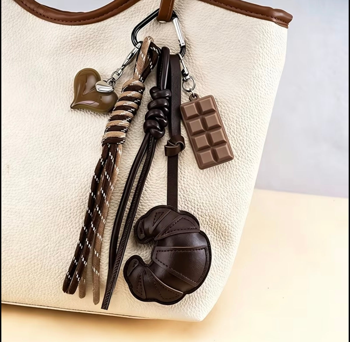 Charms cuernito chocolate