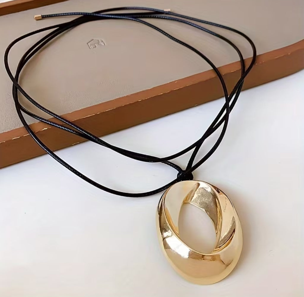 Collar con colgante oro