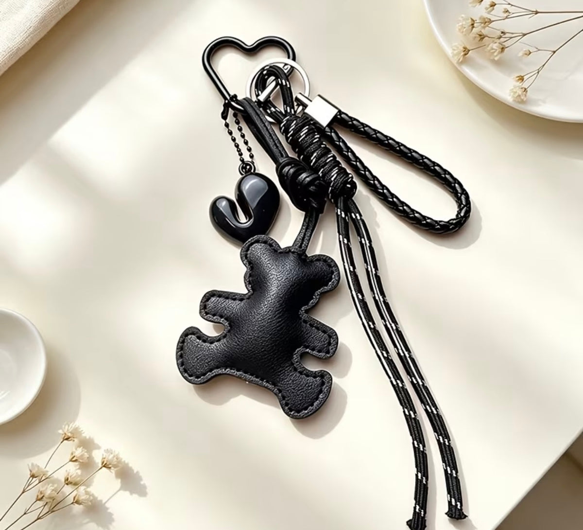 Charm osito y corazón negro