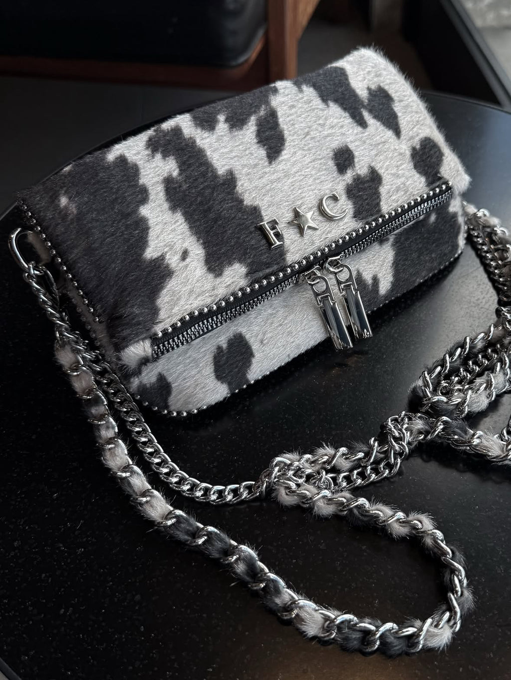 Amora Bag Black Cow Herrajes Plata + Filo De puntos