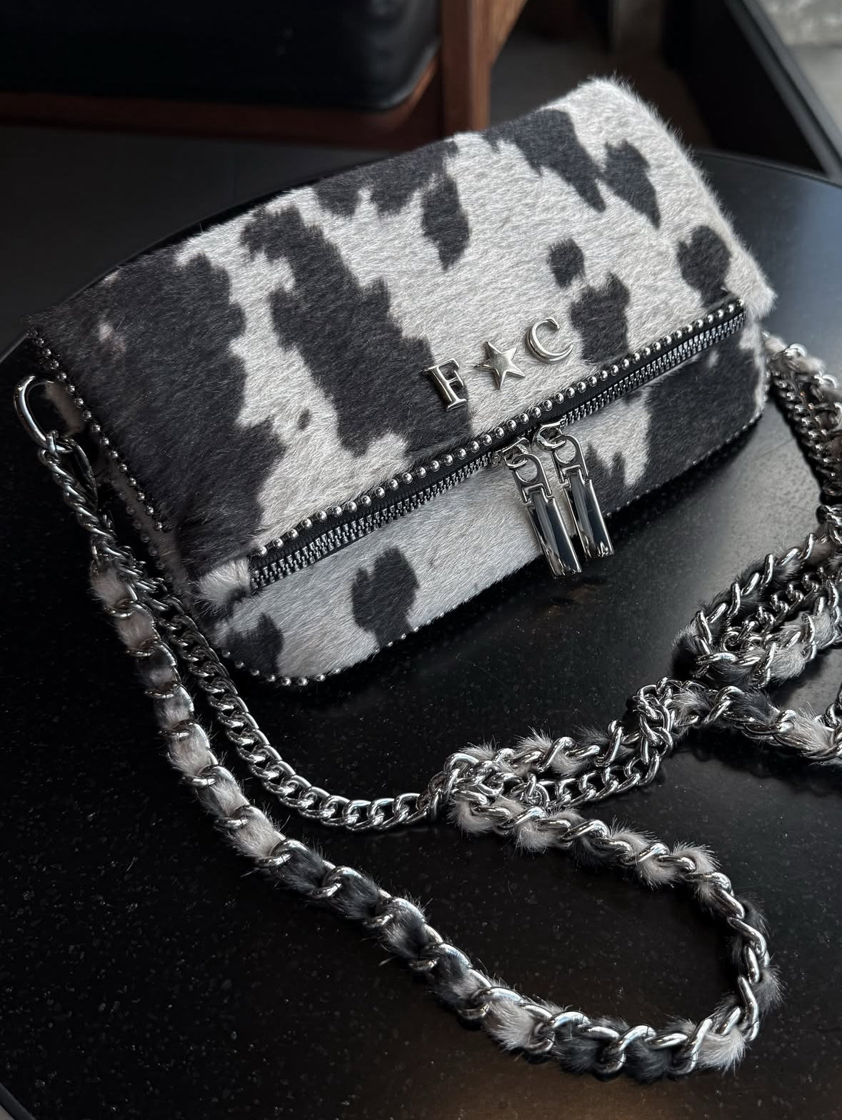 Amora Bag Black Cow Herrajes Plata + Filo De puntos