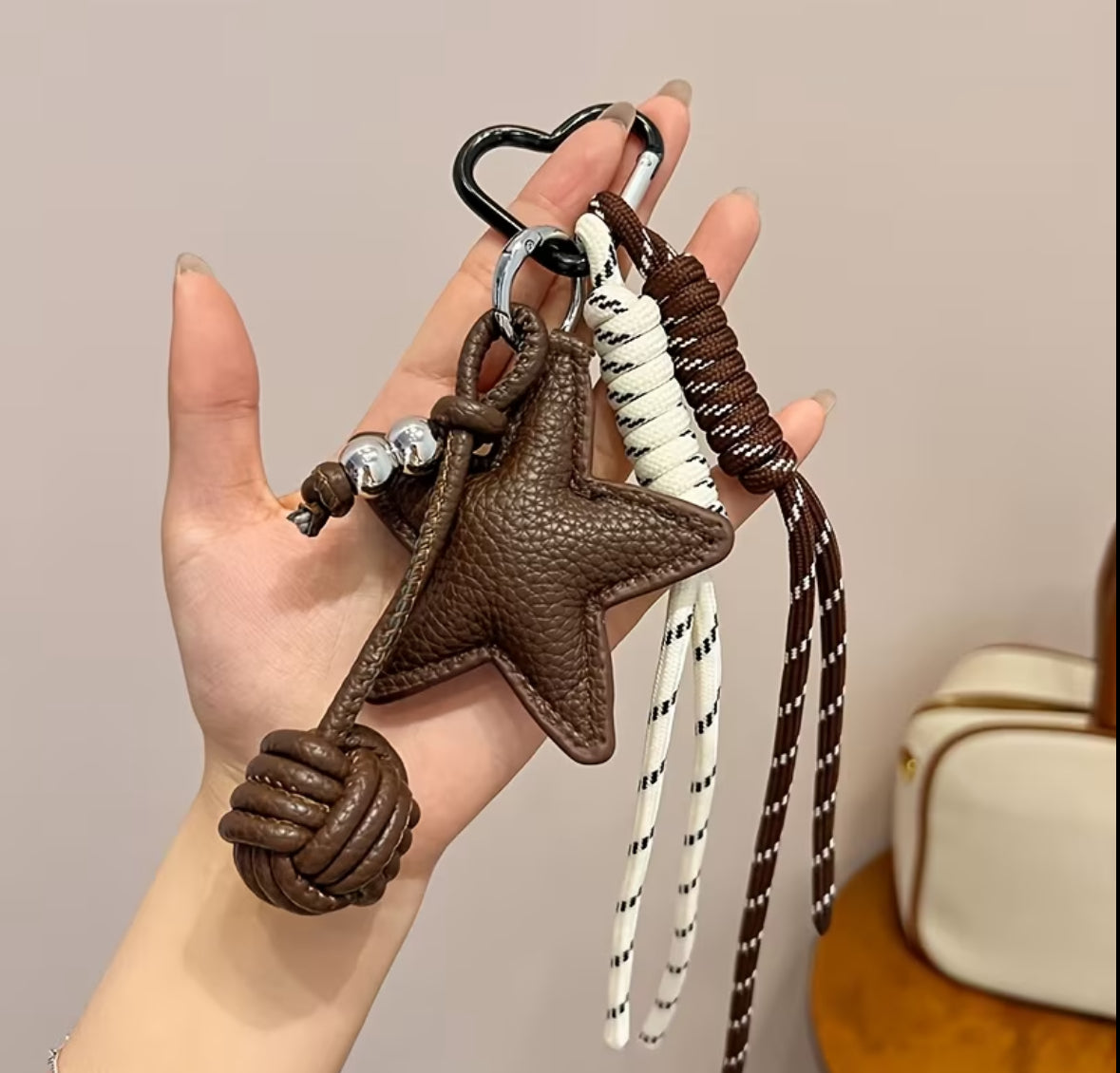 Charms para bolso estrella café