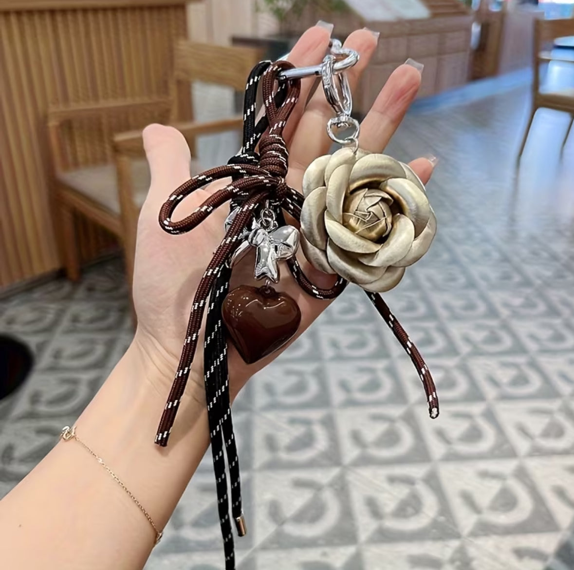 Charms para bolso flor dorada