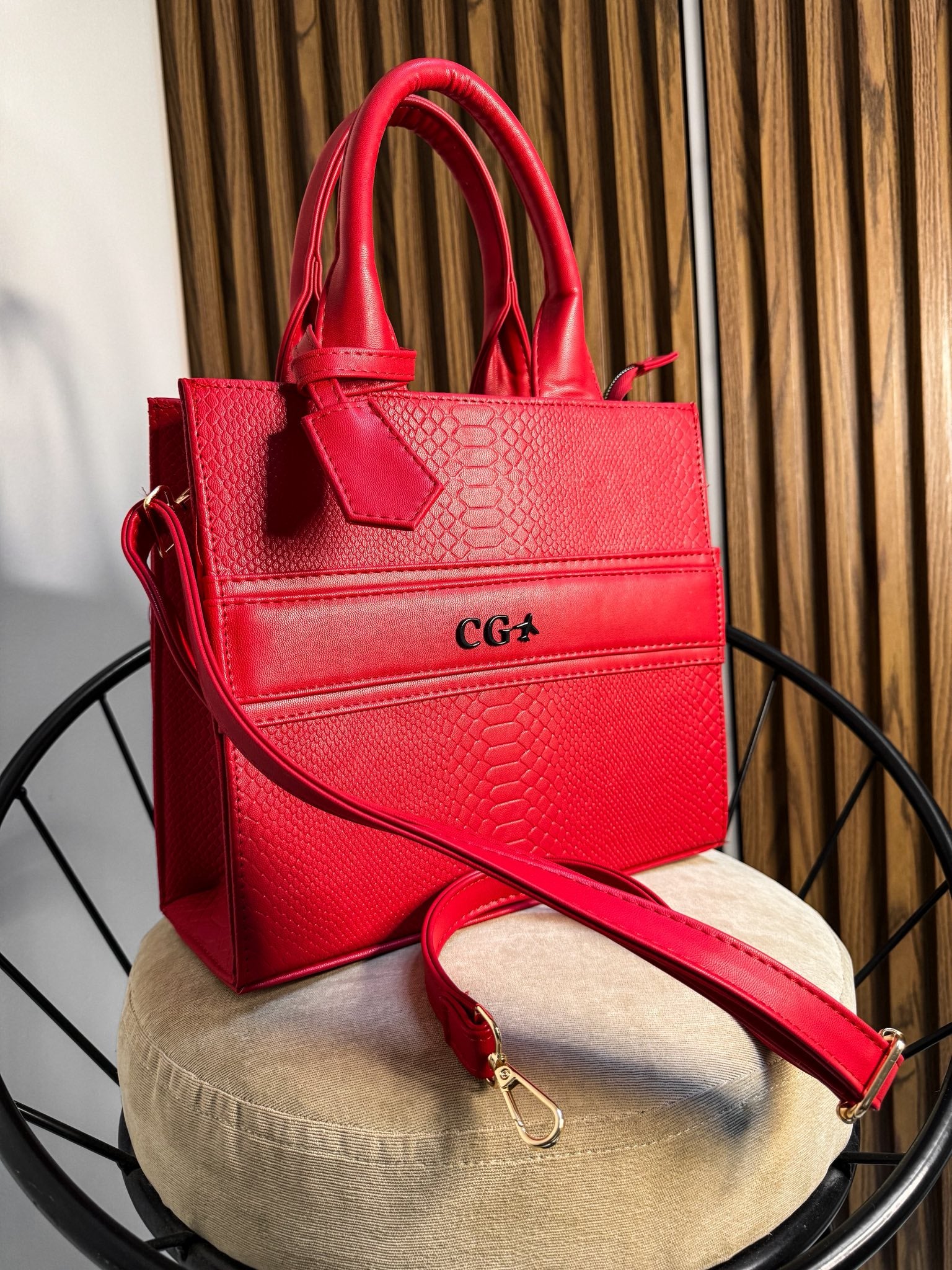 Premium Tote Mediana Ferrari (Tag Incluido) herraje oro
