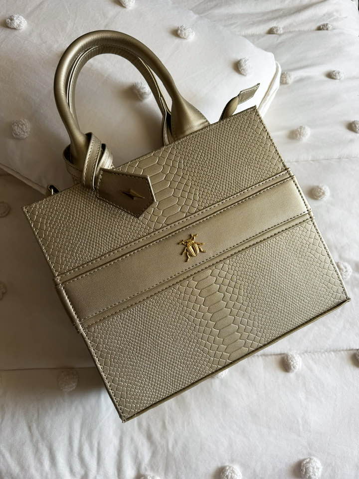Premium Tote Mediana Soft Gold (Tag Incluido)  herraje oro