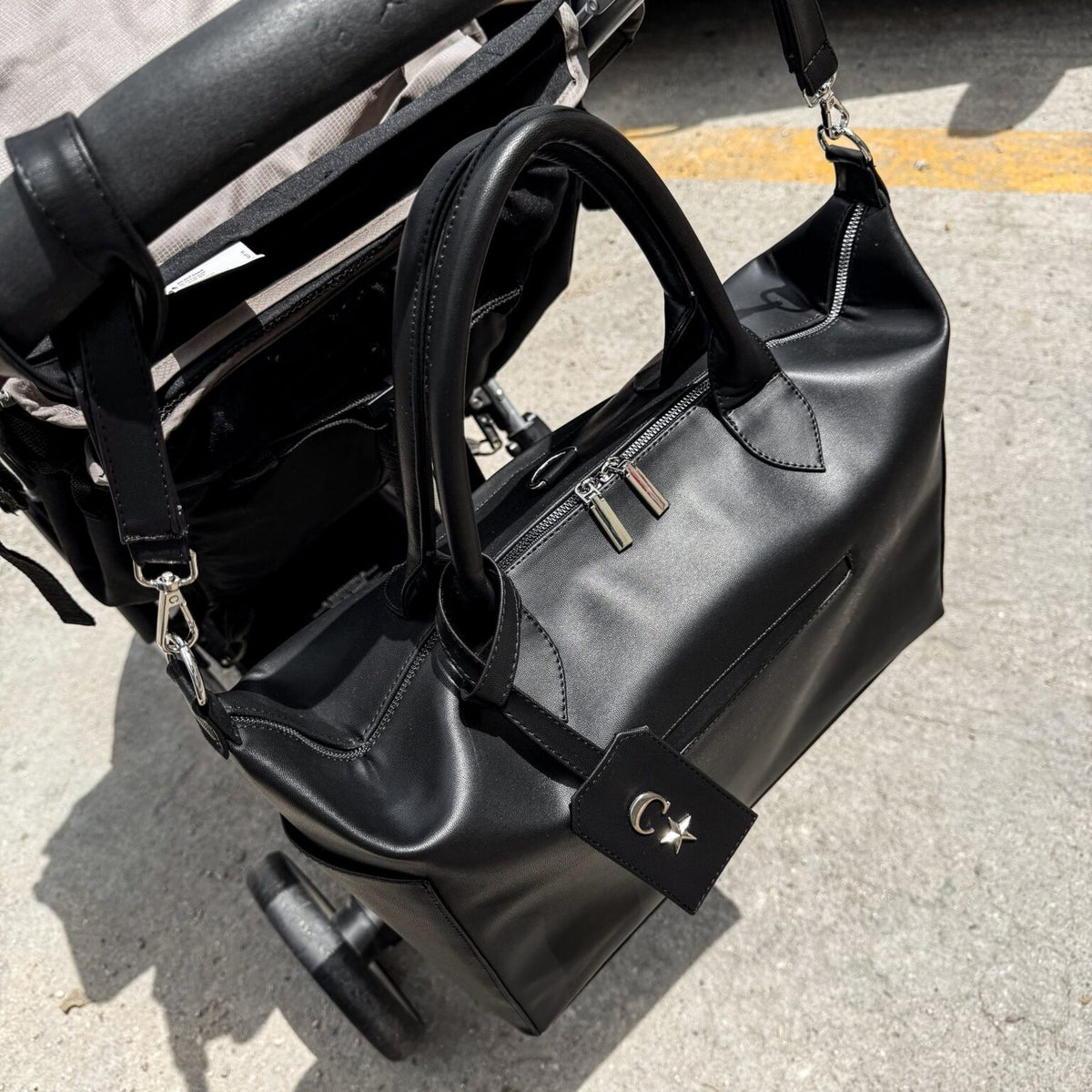 Pañalera Baby Bag negra lisa  Herraje Plata